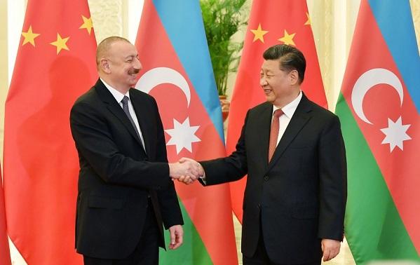 İlham Əliyev Szinpinlə görüşdü